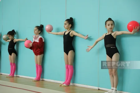 Bölgə gimnastlarının Milli Gimnastika Arenasında məşqləri davam edir