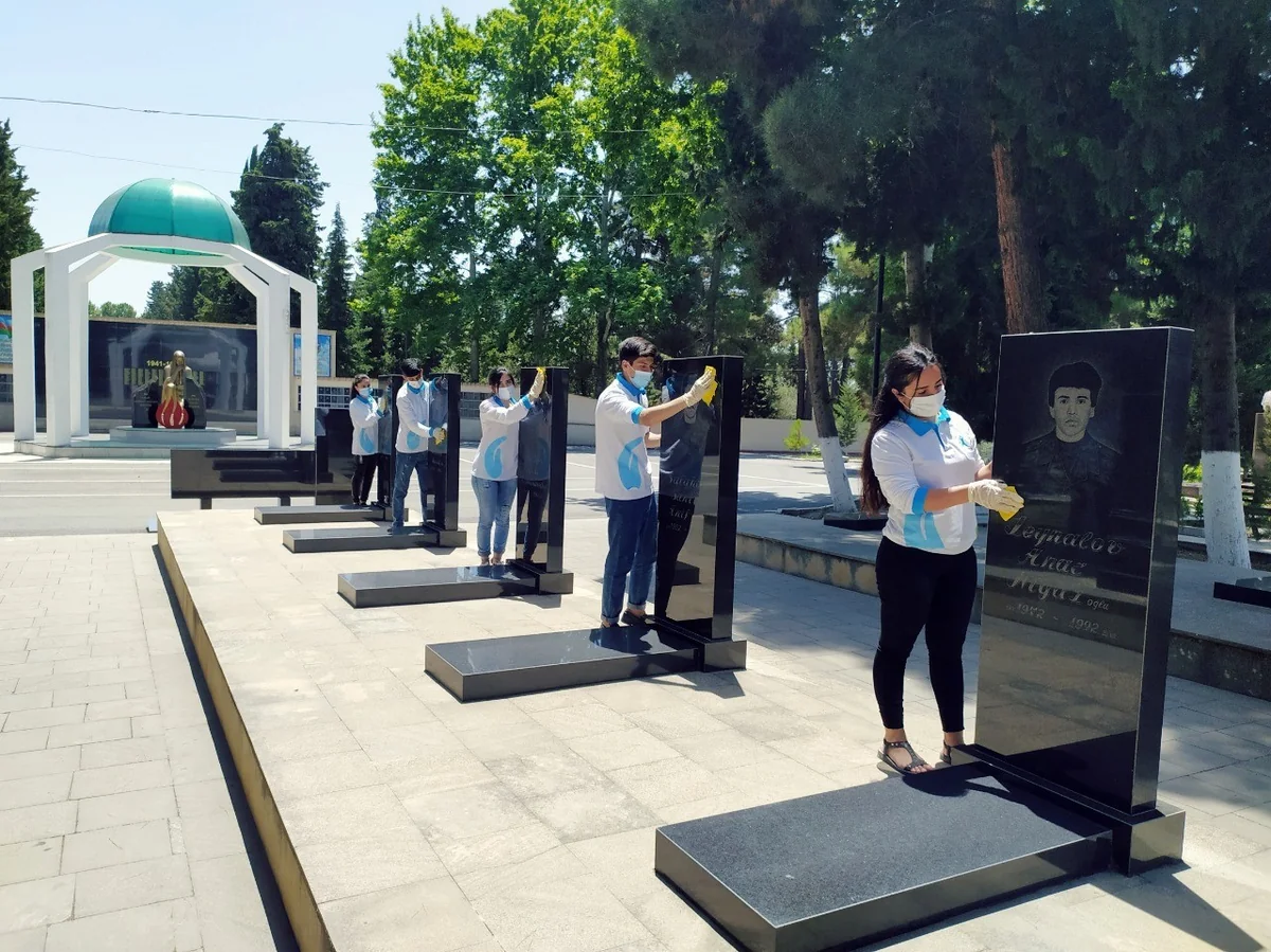 Göyçayda könüllülər nümunəvi aksiya həyata keçiriblər