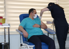 Oqtay Şirəliyev,  Ramin Bayramlı və Zaur Əliyevə koronavirus əleyhinə peyvənd vurulub