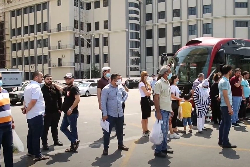Azerbaijan abolishes use of face masks in queue