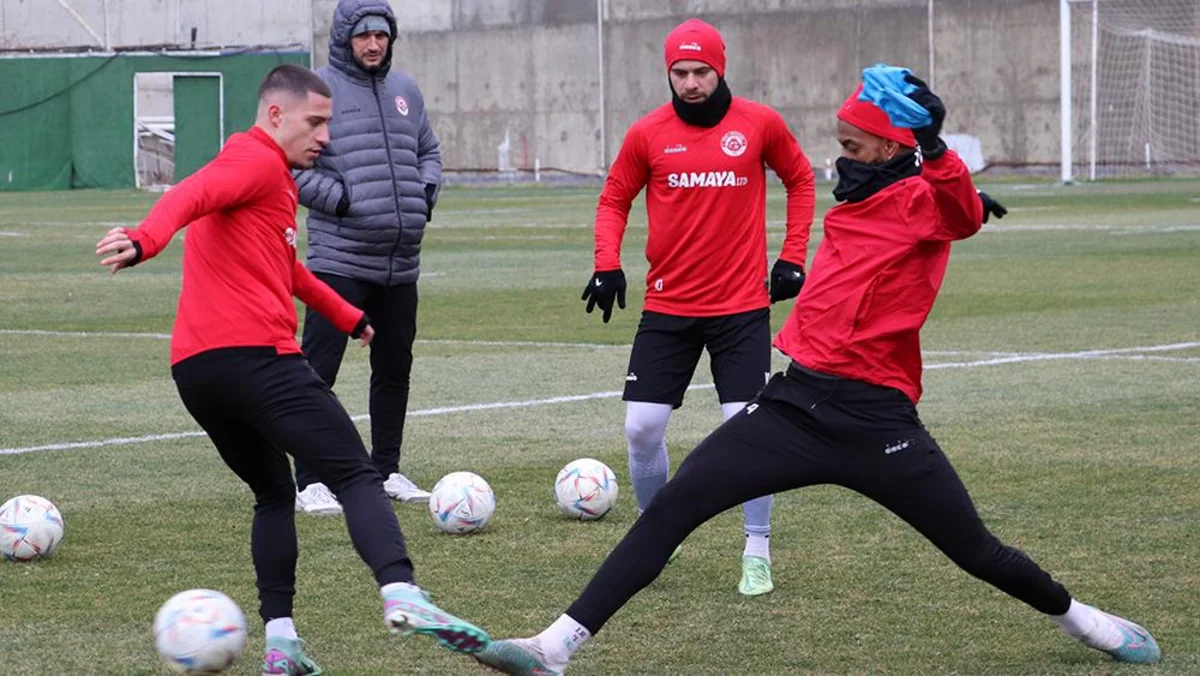 “Araz-Naxçıvan”ın bombardiri “Qarabağ”la oyuna hazırdır