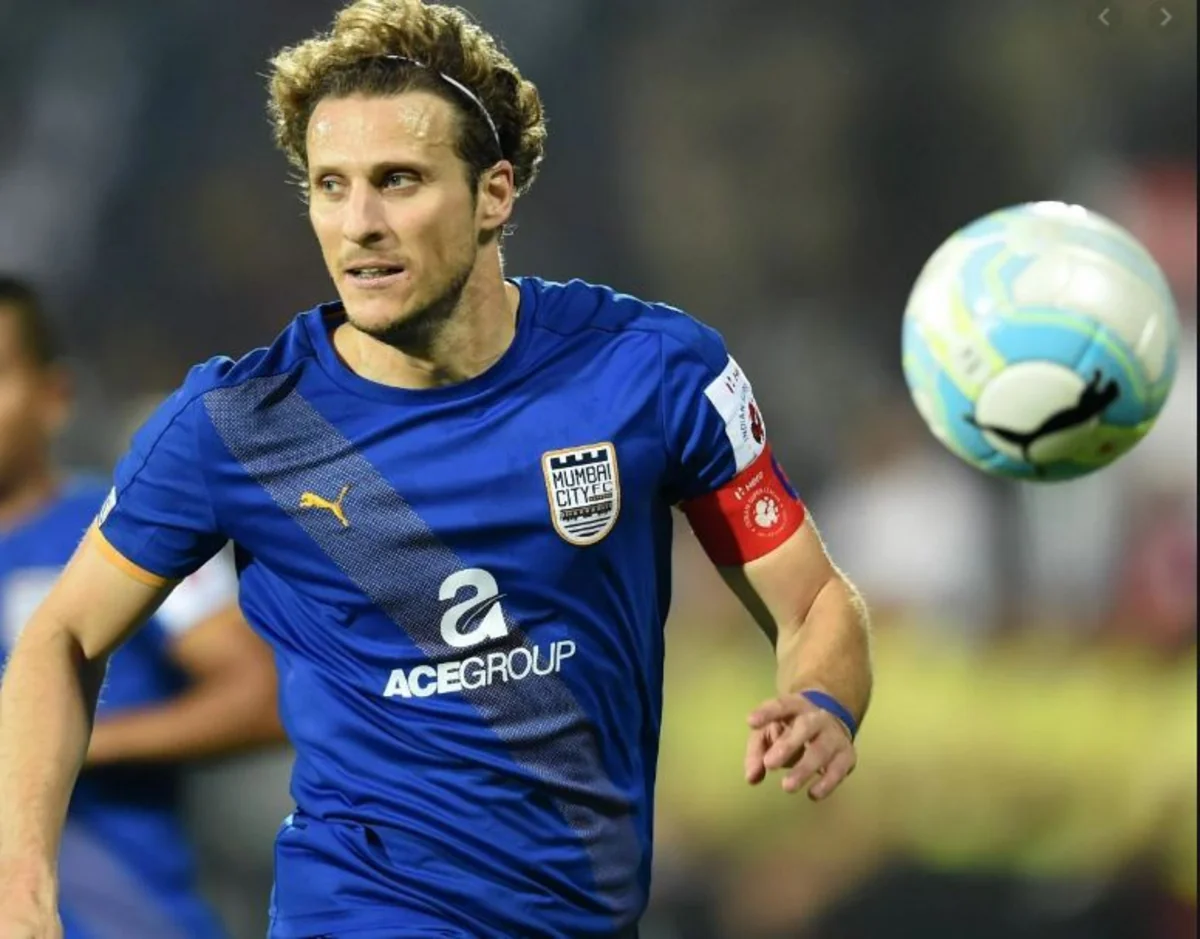 Məşhur futbolçu karyerasını başa vurub