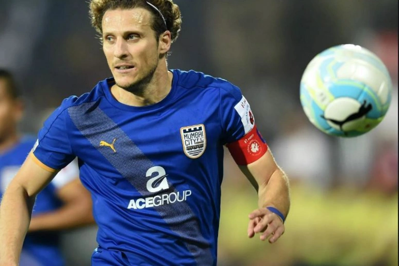 Известный футболист объявил о завершении карьеры