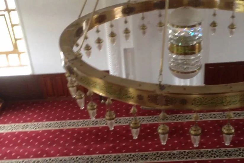 В турецкой мечети упала люстра, пострадали более десяти человек