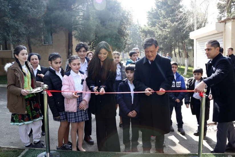 Leyla Əliyeva Suraxanıdakı 2 saylı uşaq evinin sakinləri ilə görüşüb