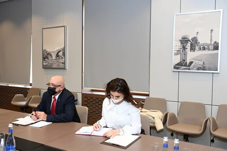 Ceyhun Bayramov Kuba səfiri ilə görüşüb
