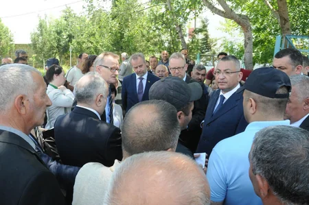 Almaniya Bundestaqının deputatları məcburi köçkünlərlə görüşüblər