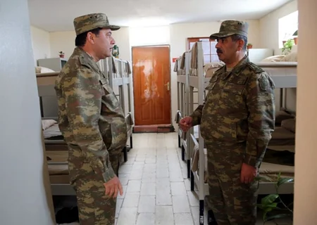 ​Министр обороны Азербайджана побывал на линии фронта