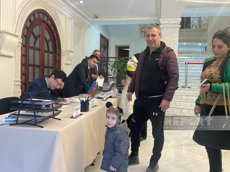 Gürcüstanda səs verən Azərbaycan vətəndaşları: Bu gün tarixi gündür