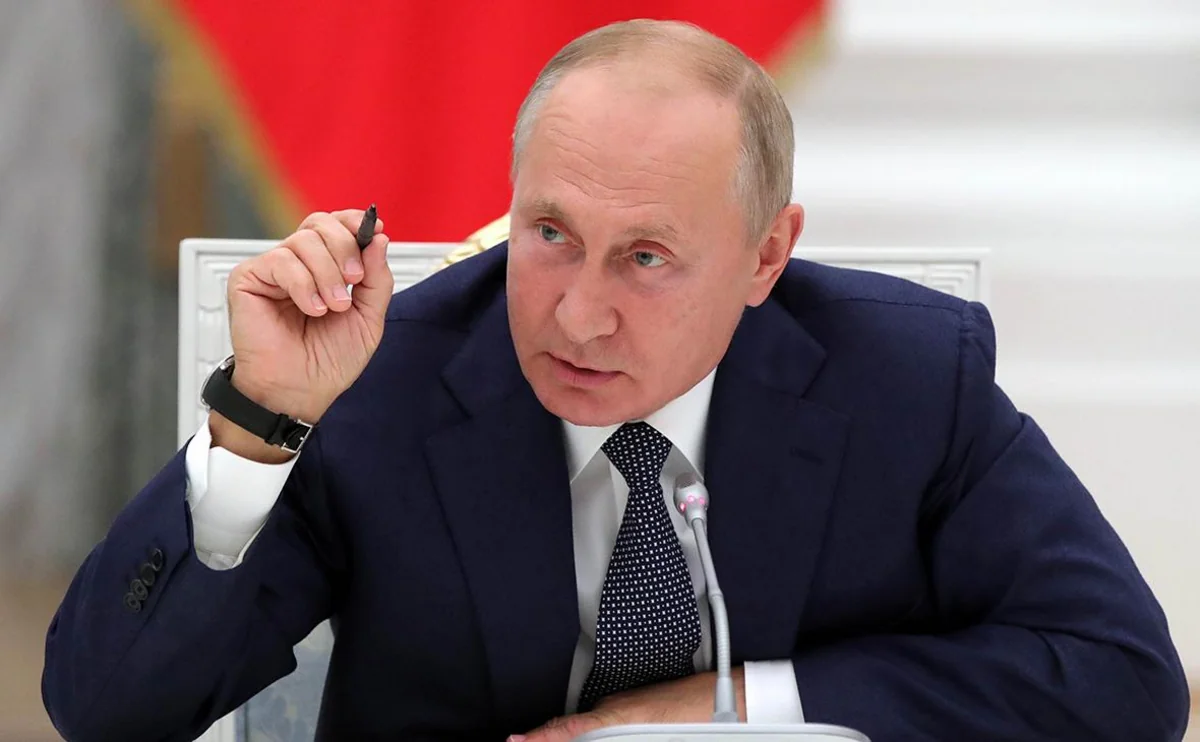 Putin: Ölkə ya suveren, ya da müstəmləkə ola bilər