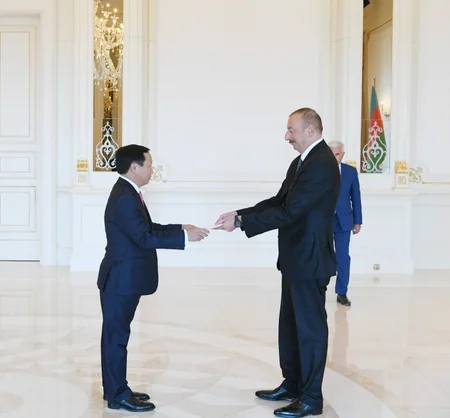 Prezident İlham Əliyev üç ölkənin yeni səfirinin etimadnaməsini qəbul edib - YENİLƏNİB-2