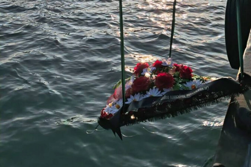 Qazaxıstanda Xəzərə təyyarə qəzasında həlak olanların xatirəsinə çələnglər buraxılıb