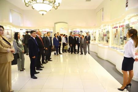 Baş prokuror beynəlxalq konfrans iştirakçıları ilə görüşüb