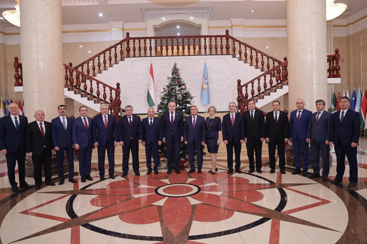 Tacikistanın xarici işlər naziri MDB ölkələrinin diplomatları ilə görüşüb