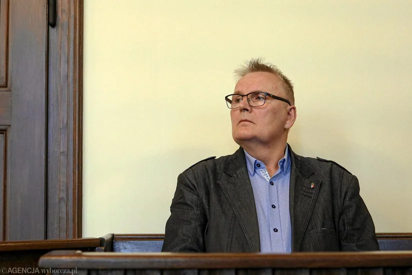 В Польше объявили в розыск бывшего сенатора за издевательство над животными