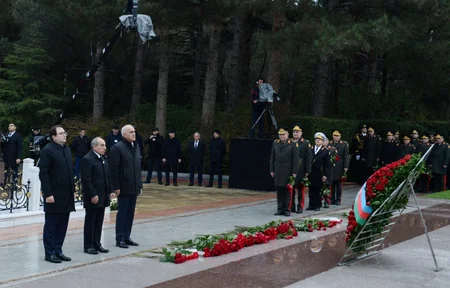 Azerbaijan's state and government officials pay respect to Great Leader Heydar Aliyev