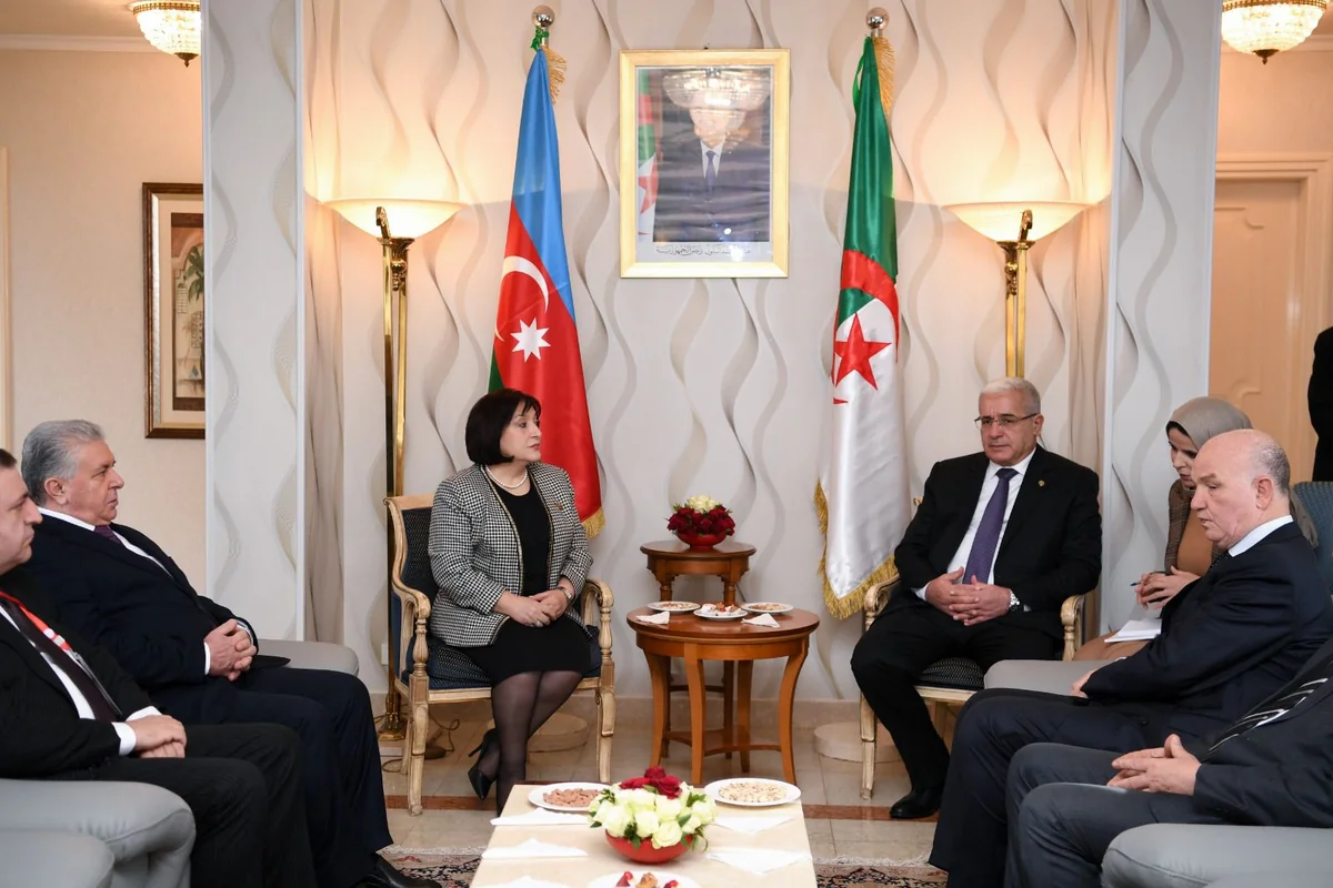 Sahibə Qafarova əlcəzairli həmkarını Azərbaycanın İrandakı səfirliyinə qarşı törədilmiş terror aktı ilə bağlı məlumatlandırıb