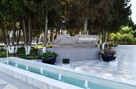 Dövlət başçısı Sumqayıtda Şəhidlər xiyabanında olub