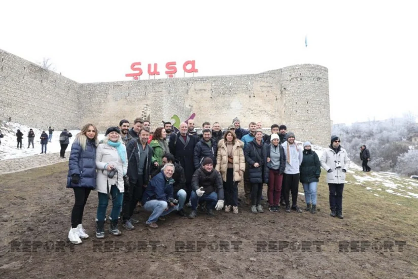 Reza Deghati fills famous travelers in on Khojaly tragedy