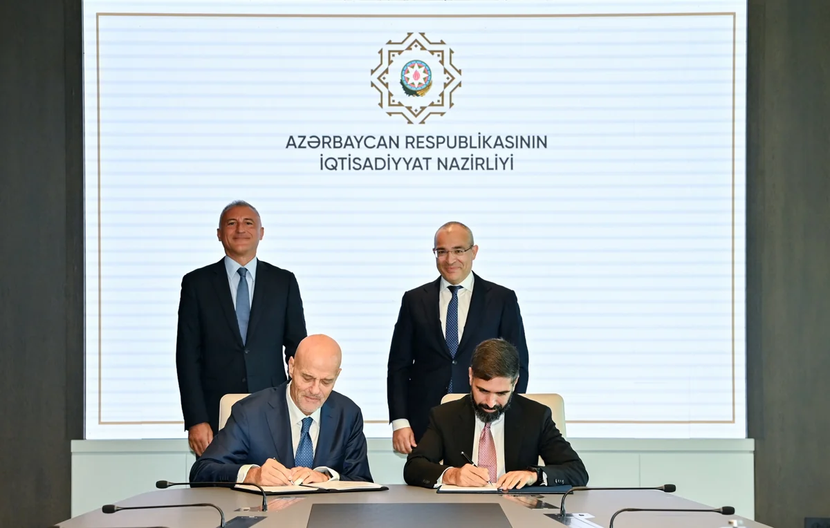 SOCAR sign memo with Italian company