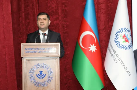 Bir qrup tələbəyə adlı təqaüd verilib