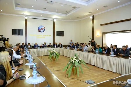 “Azərbaycana baxış: siyasi maraqlar media müstəvisində” mövzusunda tədbir keçirilib