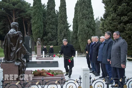 Yeni Azərbaycan Partiyasının rəhbərliyi ümummilli lider Heydər Əliyevin məzarını ziyarət ediblər