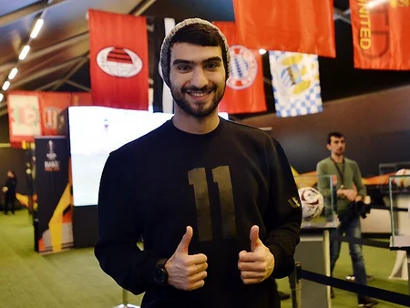 Azərbaycan millisinin futbolçularının imza günü keçirilib
