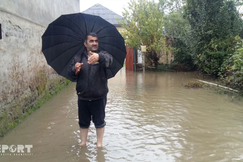 İcra başçısının müavini: Lənkəranda bəzi həyətlərə su dolub və subasmalar qeydə alınıb - FOTO - VİDEO
