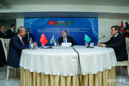 Bakıda Azərbaycan, Türkiyə və Türkmənistan XİN başçılarının görüşü başlayıb