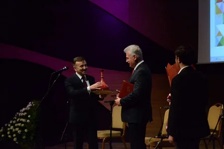 Beynəlxalq Muğam Mərkəzində Əməkdar rəssamın yubileyi keçirilib