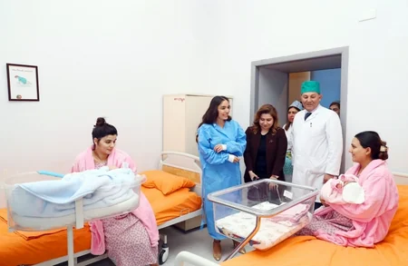 Leyla Əliyeva 3 nömrəli Şəhər Klinik Xəstəxanasının doğum şöbəsində olub