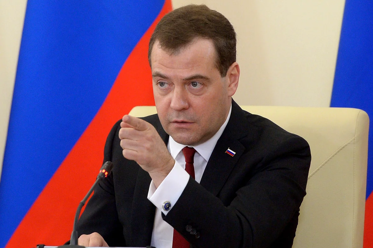 Медведев сохранит пост главы Единой России
