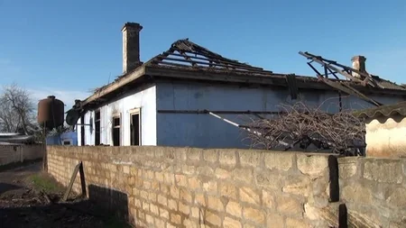Neftçalada dördotaqlı ev yanaraq külə döndü