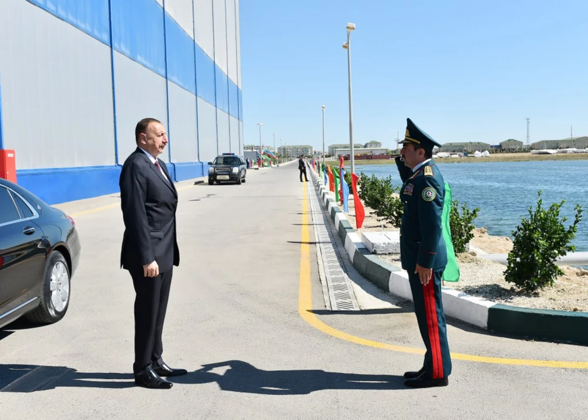 Prezident İlham Əliyev Dövlət Sərhəd Xidməti Sahil Mühafizəsinin ikinci dərəcəli yeni sərhəd gözətçi gəmisi ilə tanış olub