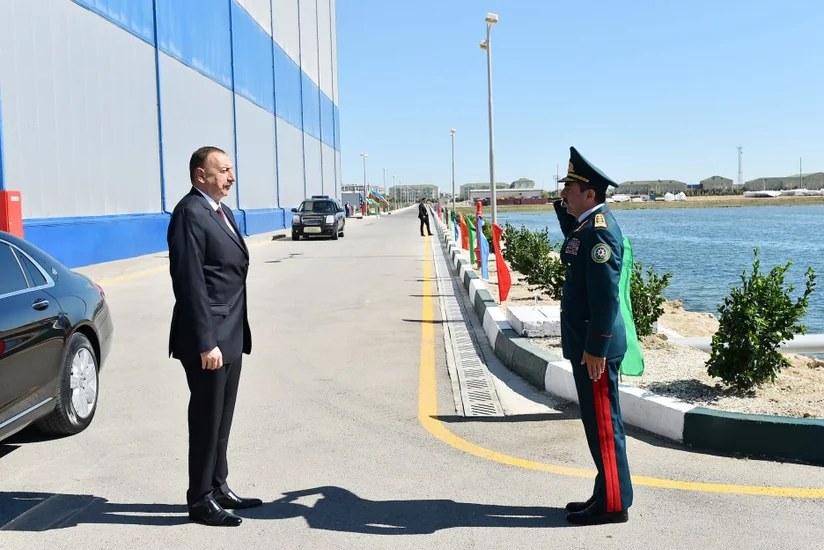 Президент Ильхам Алиев ознакомился с новым пограничным сторожевым кораблем второго класса Береговой охраны Государственной пограничной службы
