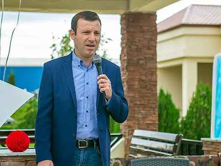 AFFA-nın baş katibi AVRO-2020 ilə bağlı Şamaxıdakı yay düşərgəsində könüllülərlə görüşüb