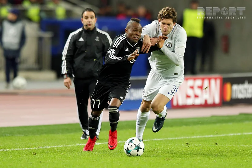 Qarabağın futbolçusu klubun forma və atributlarını Haitidə satışa çıxarıb