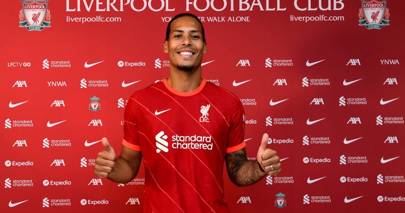 Liverpul Vircil van Deyklə müqavilə müddətini uzadıb