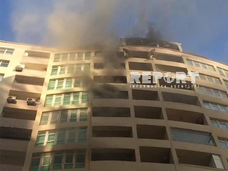 Bakıda hündürmərtəbəli binada yanğın baş verib - YENİLƏNİB