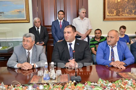 SOCAR prezidenti Bakı 2015də yüksək nəticələr göstərən “Neftçi” İdman Klubunun heyəti ilə görüşüb