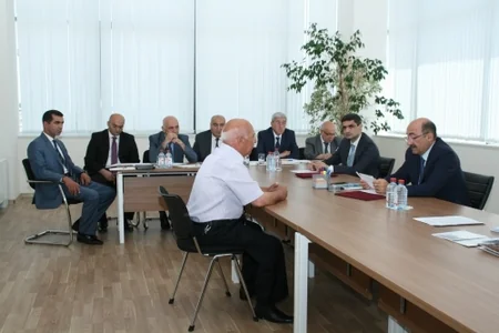 Əbülfəs Qarayev vətəndaşlara kömək edəcəyinə söz verib