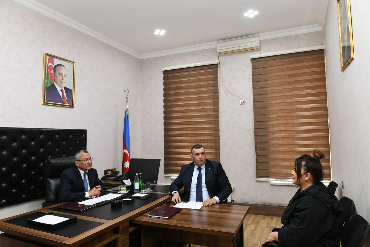 Rövşən Rzayev vətəndaşları qəbul edib