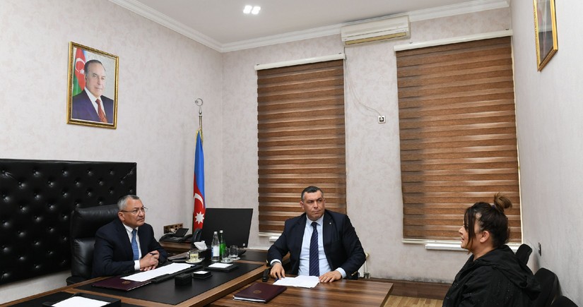 Rövşən Rzayev vətəndaşları qəbul edib