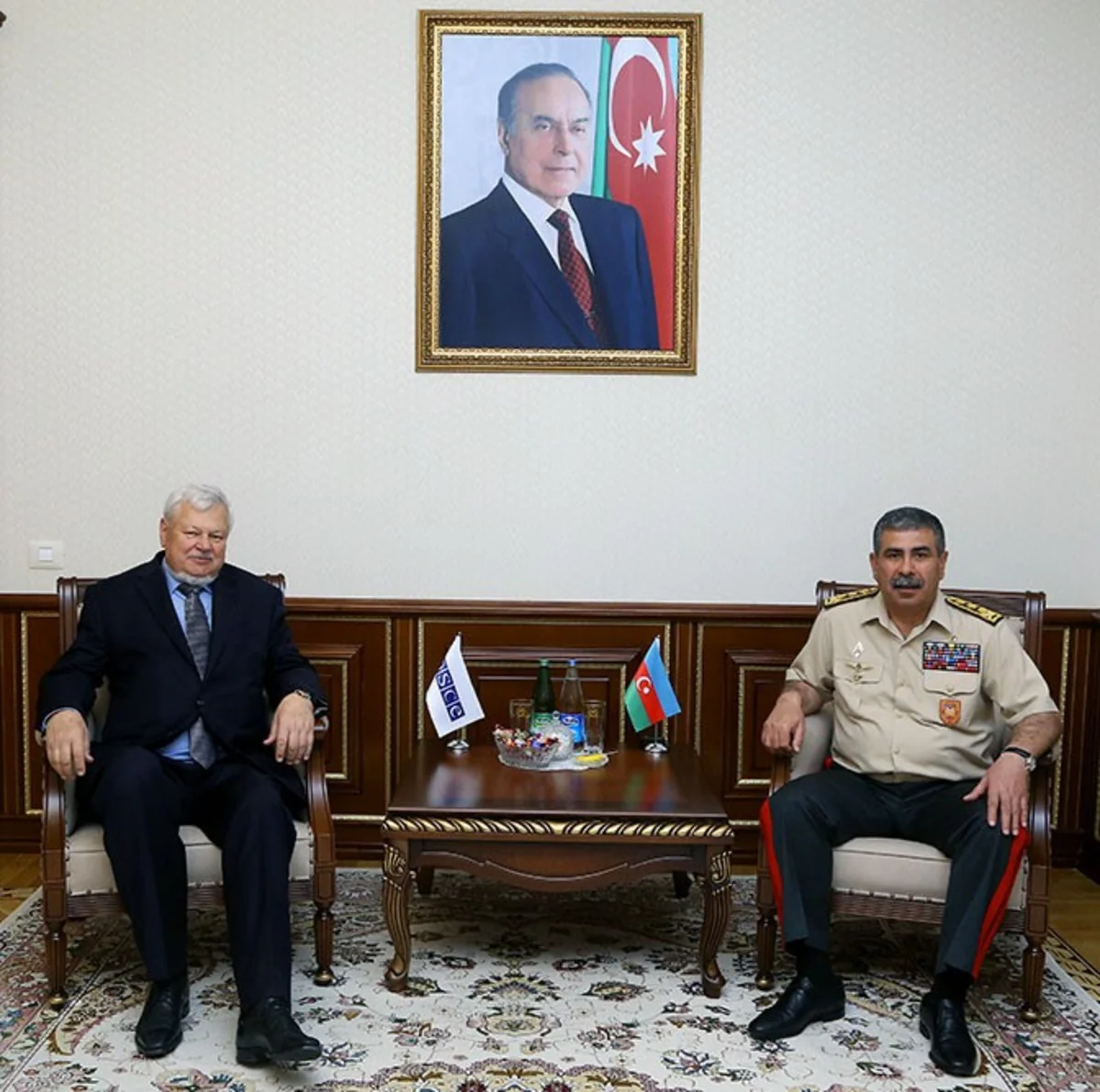 Zakir Həsənov Anjey Kaspşiklə təmas xəttindəki vəziyyəti müzakirə edib