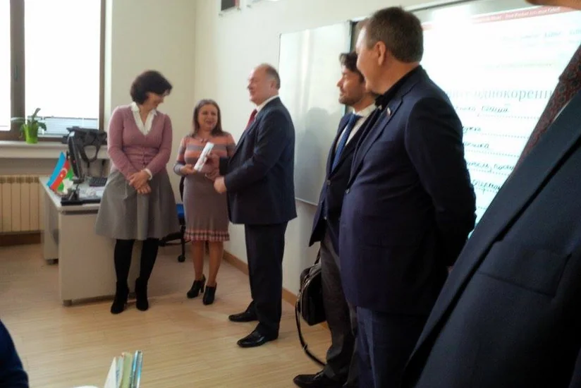 Gennadi Züqanov Bakıda orta məktəbdə olub