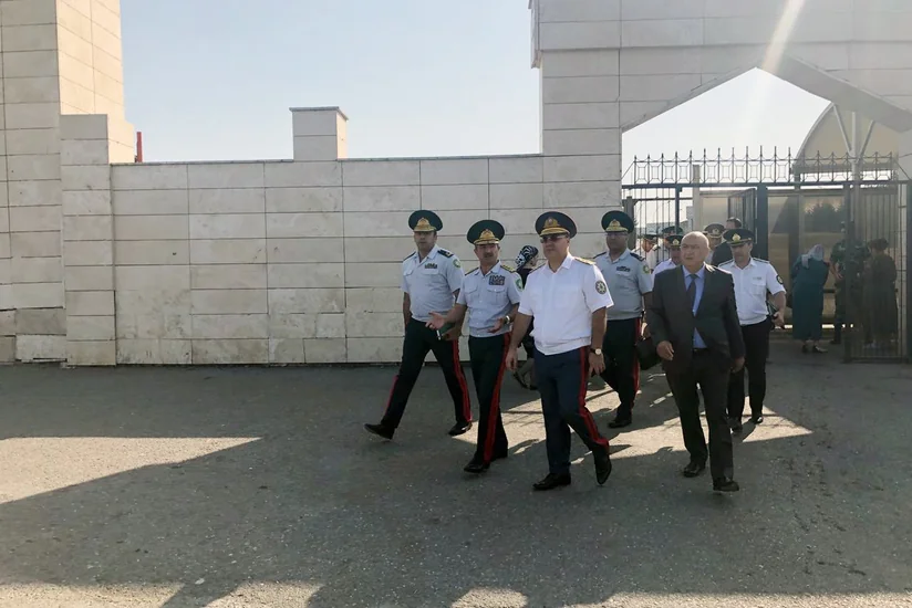 Samur gömrük-sərhəd buraxılış məntəqəsində şəxslərin və nəqliyyat vasitələrinin buraxılışı vəziyyəti yoxlanılıb