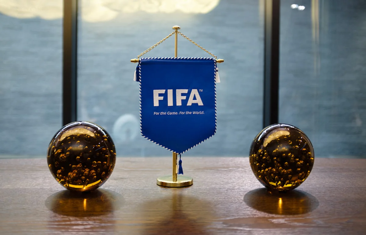 FİFA 11 ölkənin milli assosiasiyasını cərimələyib