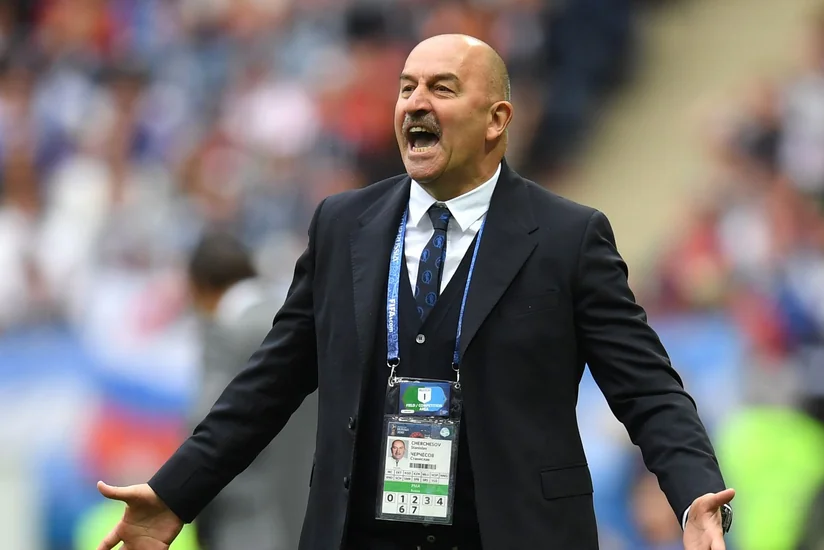 Главный тренер сборной России по футболу покинул пост