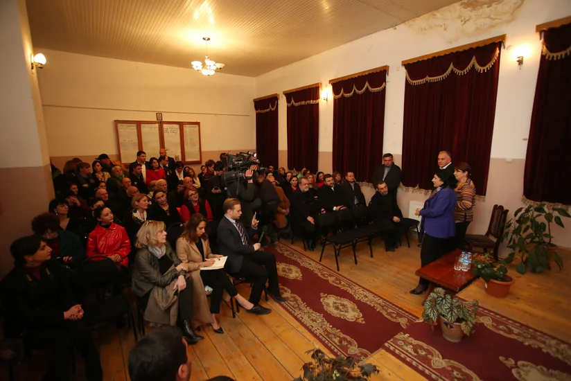 Gürcüstan Prezidenti Bolnisi rayonunda yerli sakinlərlə görüşüb